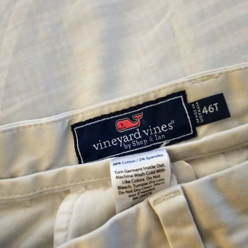 Vineyard Vines 46T waist Beige Shorts Used